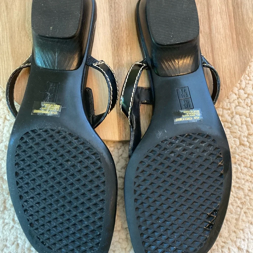 Aerosole women’s black sandals, size 9 1/2 - Picture 4 of 7